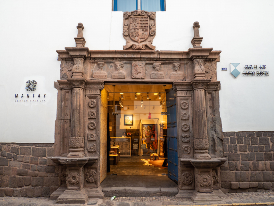 Casa de los Cuatro Bustos, Cuzco